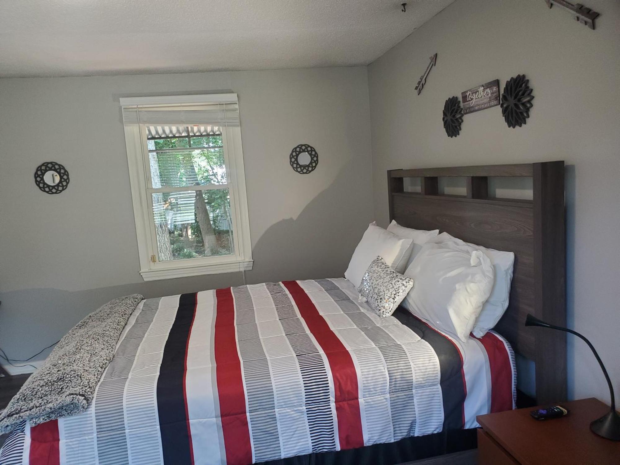 Private Single Level Standalone House Large Lot - 3 Bedrooms Charlotte Luaran gambar